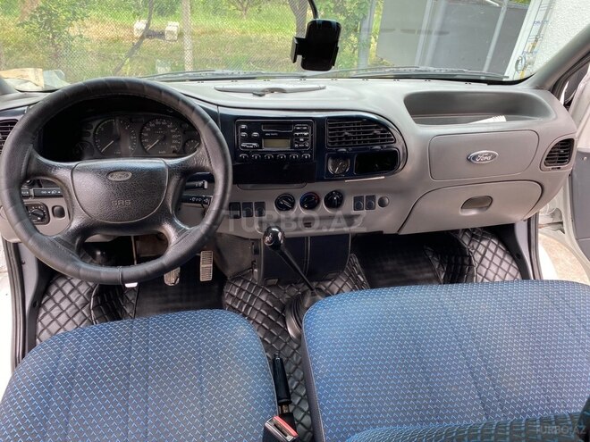 Ford Transit-15