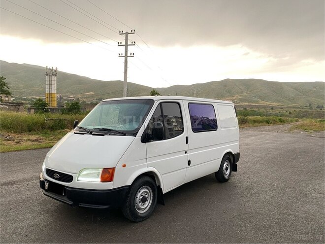Ford Transit-4