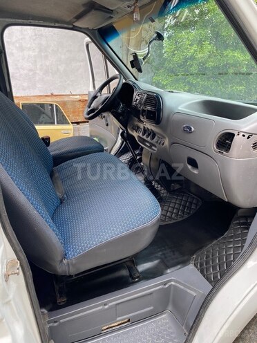Ford Transit-9