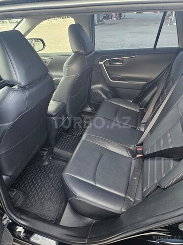 Toyota RAV4-9