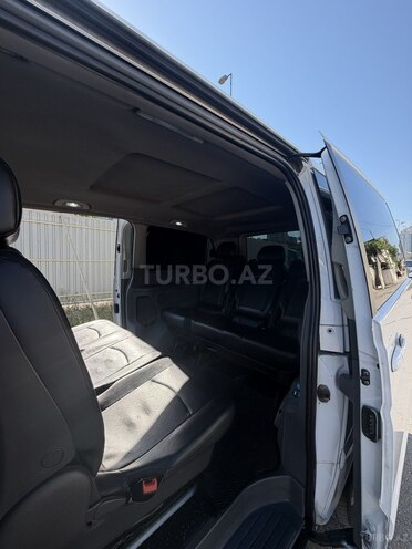 Mercedes Viano-7