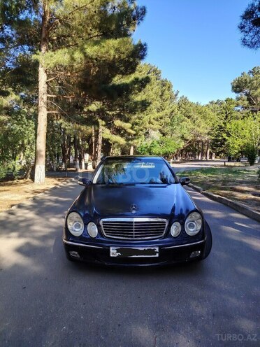 Mercedes E 240-1