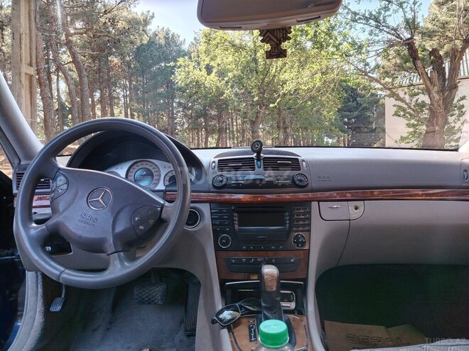 Mercedes E 240-4