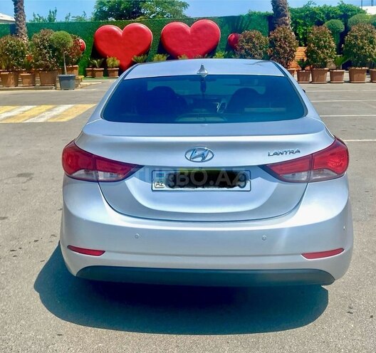 Hyundai Elantra-2
