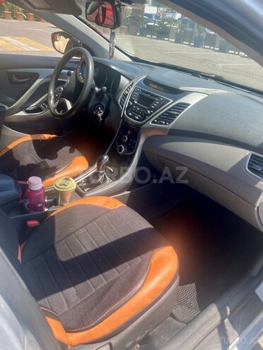 Hyundai Elantra-3