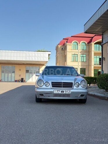 Mercedes E 220-2