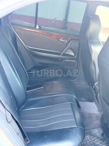 Mercedes E 220-7
