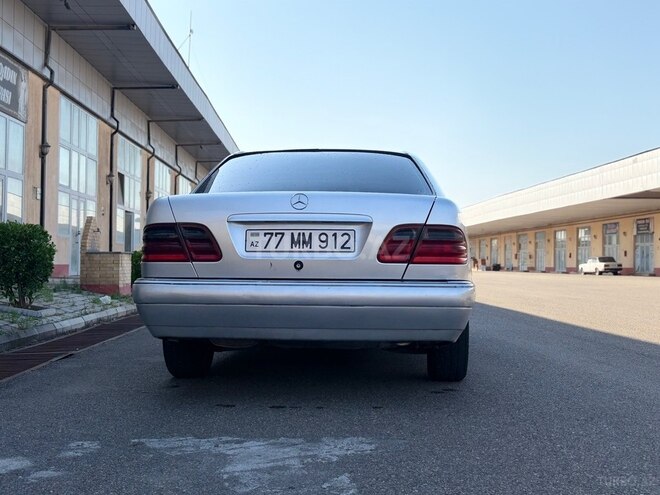 Mercedes E 220-4
