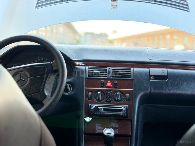 Mercedes E 220-6