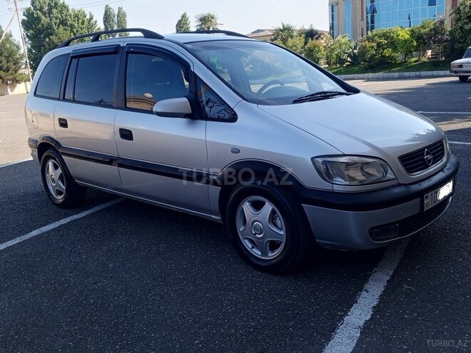 Opel Zafira-4