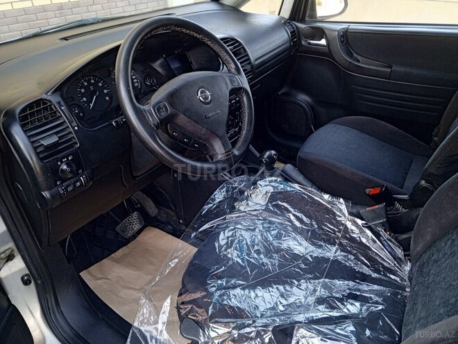 Opel Zafira-18