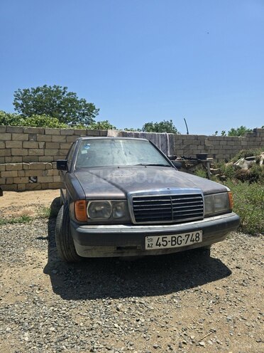 Mercedes 190-1
