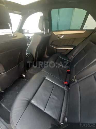 Mercedes E 220-11