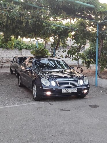 Mercedes E 220-1