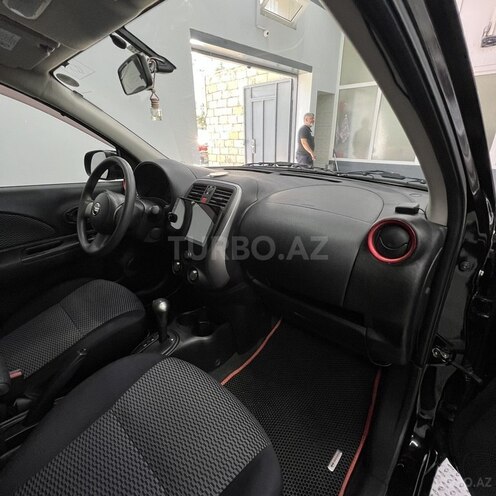 Nissan March-10