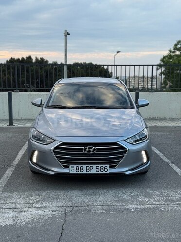 Hyundai Elantra-3