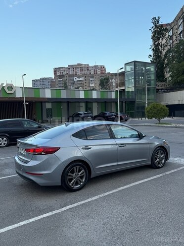 Hyundai Elantra-5