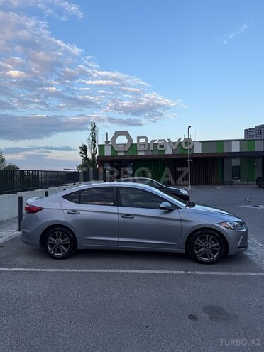 Hyundai Elantra-4