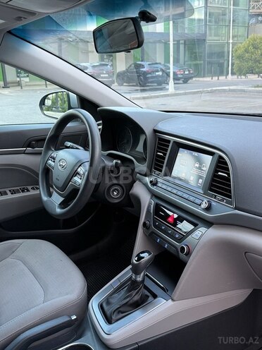 Hyundai Elantra-13