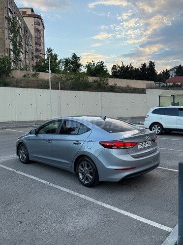 Hyundai Elantra-8