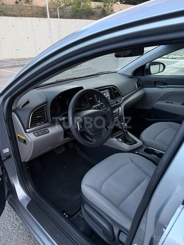 Hyundai Elantra-10