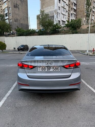 Hyundai Elantra-7