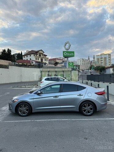 Hyundai Elantra-9