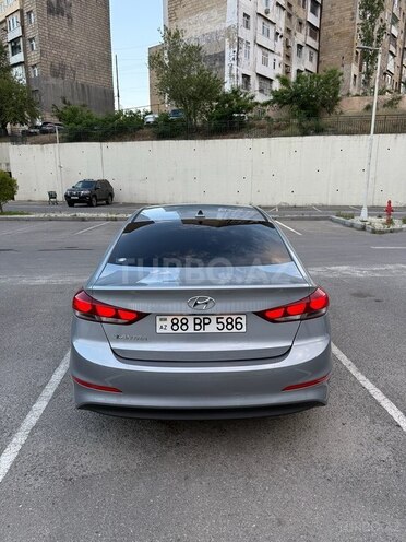 Hyundai Elantra-6
