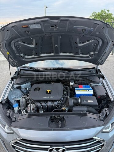 Hyundai Elantra-14