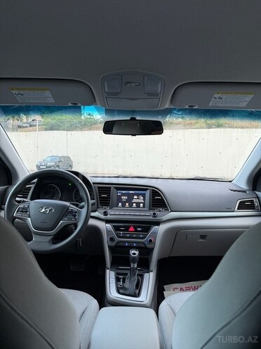 Hyundai Elantra-18