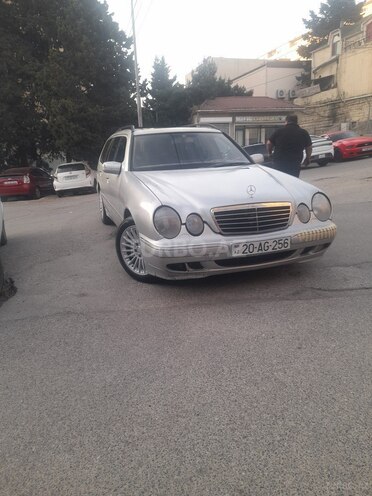Mercedes E 270-7