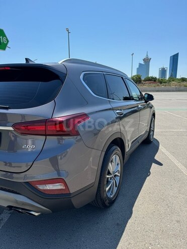 Hyundai Santa Fe-5
