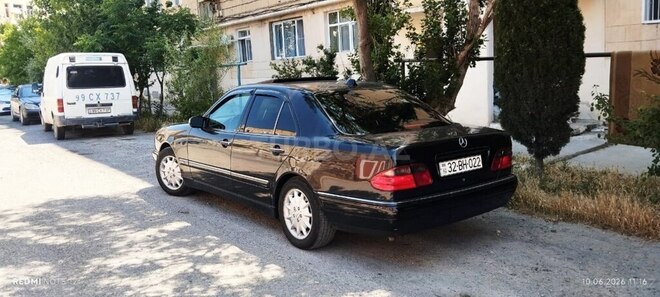 Mercedes E 280 4MATIC-3