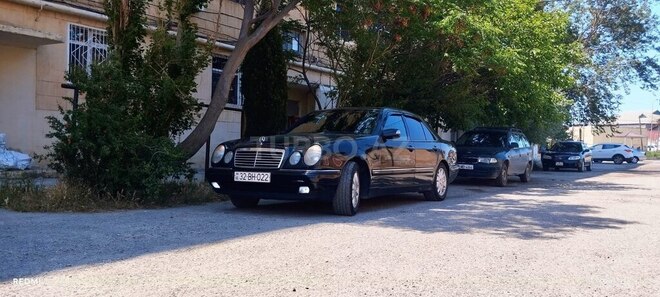 Mercedes E 280 4MATIC-5