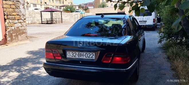 Mercedes E 280 4MATIC-4