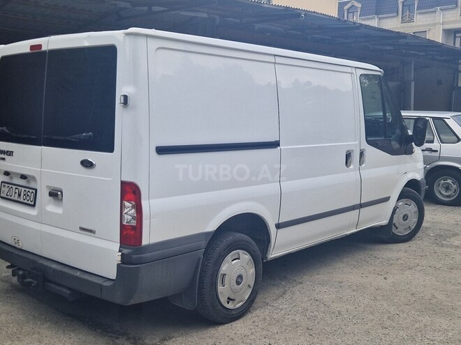 Ford Transit-4