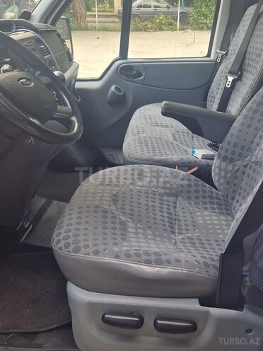 Ford Transit-11