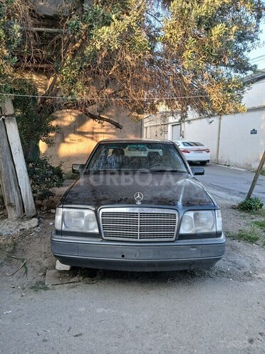 Mercedes E 200-1