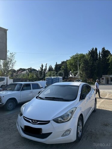 Hyundai Elantra-2