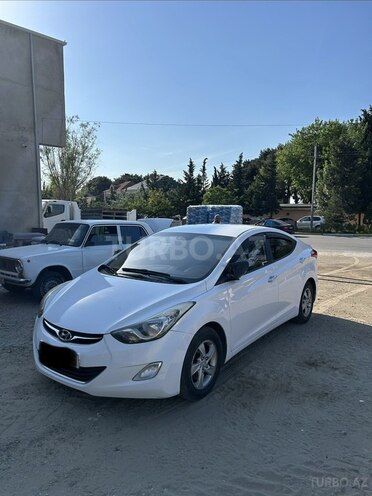 Hyundai Elantra-1