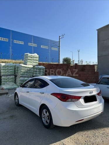 Hyundai Elantra-6