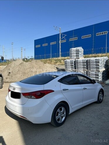 Hyundai Elantra-4