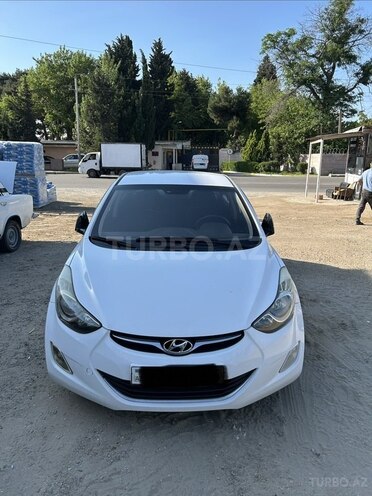 Hyundai Elantra-3