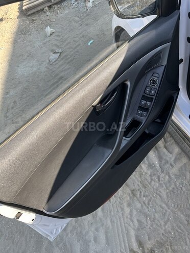 Hyundai Elantra-8