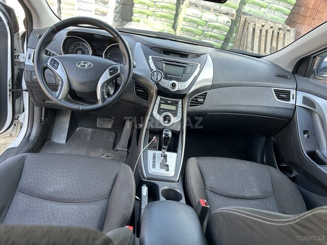 Hyundai Elantra-9