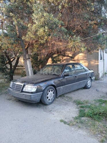 Mercedes E 200-2