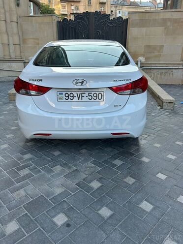Hyundai Elantra-2