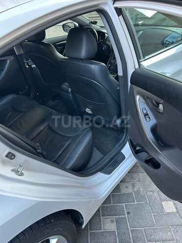 Hyundai Elantra-10