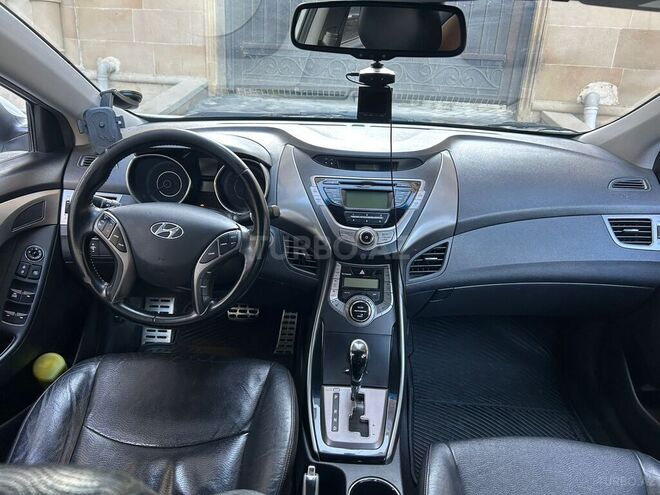 Hyundai Elantra-3