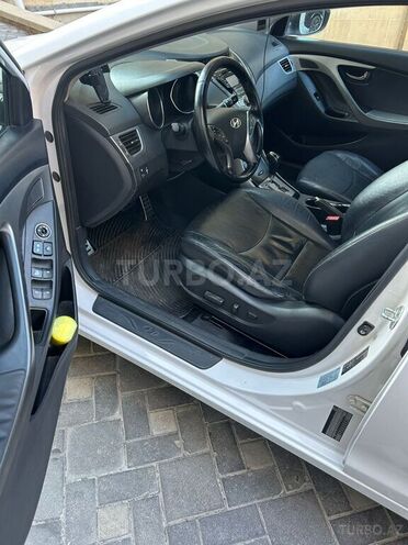 Hyundai Elantra-8